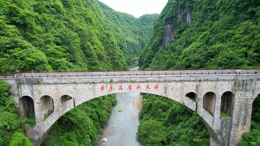 (黄虎港大桥全貌)王老与黄虎港大桥的重逢,仿佛是两个时代的碰撞